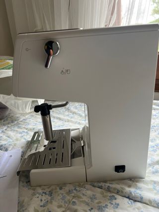 Cafetera DeLonghi Blanca