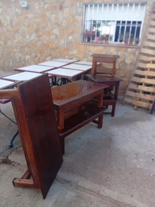 Mesas de madera, metal y cristal