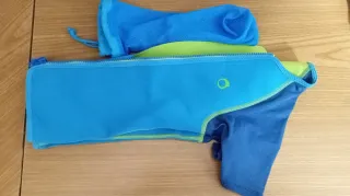 Muta da piscina blu con zip 5/6 anni