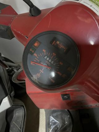 Vespa 125 Roja