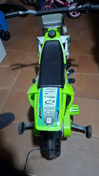 Moto Eléctrica Infantil Verde Injusa