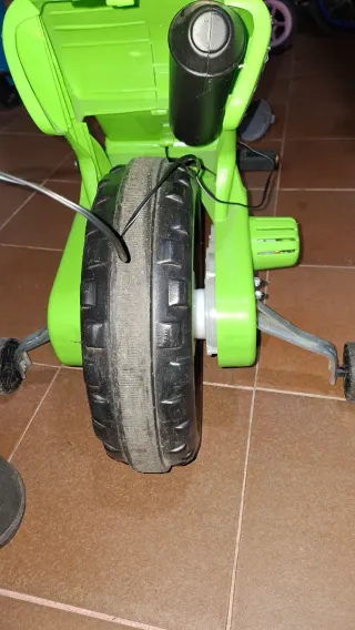 Moto Eléctrica Infantil Verde Injusa