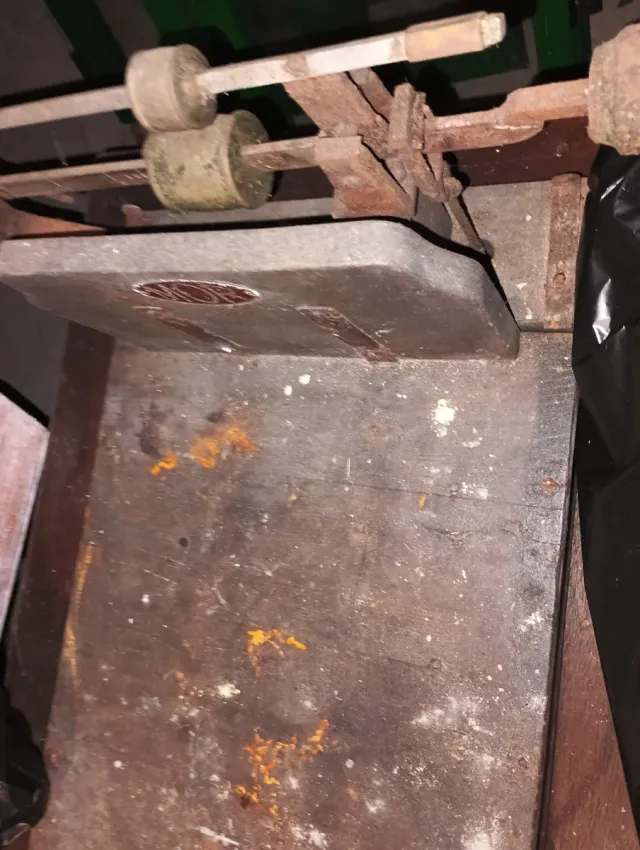 Báscula antigua MOR de madera