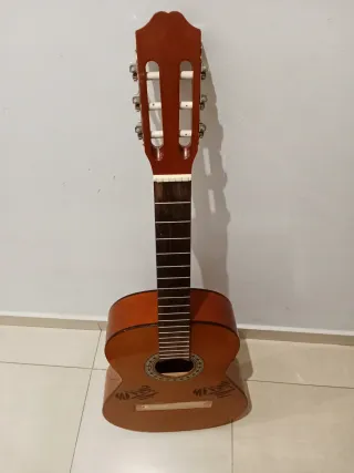 Guitarra Sonora Acústica Mide 100 x 37 x 10