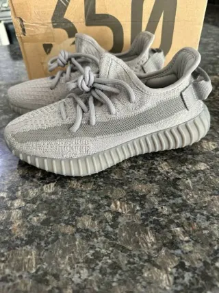 se vende proveedor de zapatillas. Más info priv