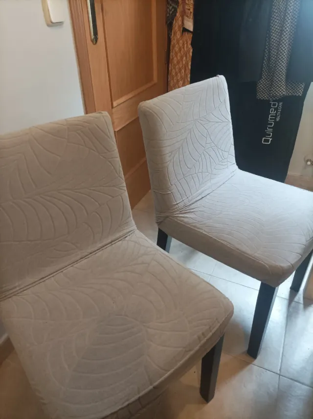 Mesa de comedor y 4 sillas