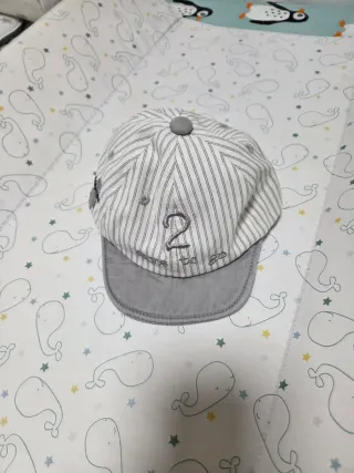 Gorra bebé rayas gris y blanco