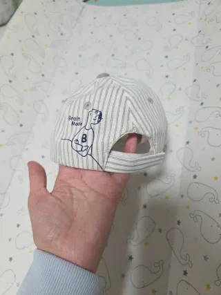 Gorra bebé rayas gris y blanco