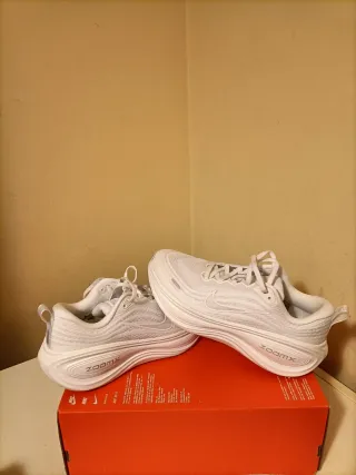 T39 Nike Vomero Plus Blancas