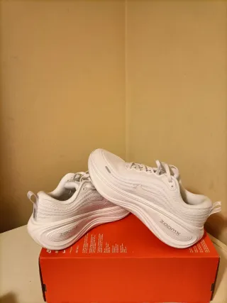 T39 Nike Vomero Plus Blancas