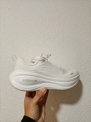 T39 Nike Vomero Plus Blancas