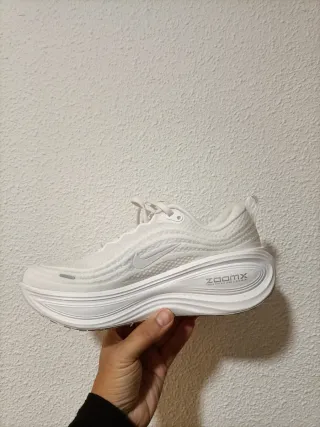 T39 Nike Vomero Plus Blancas