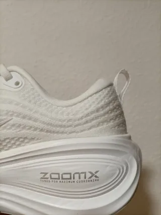 T39 Nike Vomero Plus Blancas