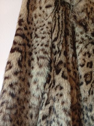 Abrigo de piel estampado