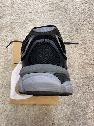 Asics Gel  negras y grises