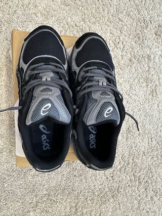 Asics Gel  negras y grises