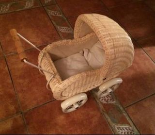 Cochecito de mimbre para bebé(juguete niña)