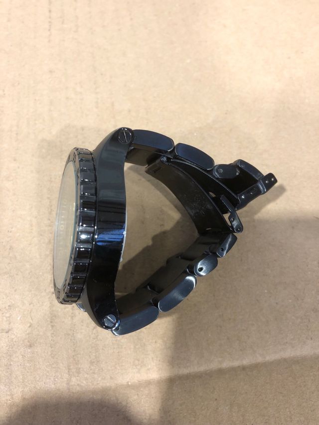 Reloj Nixon 51-30 Chrono Negro y Dorado