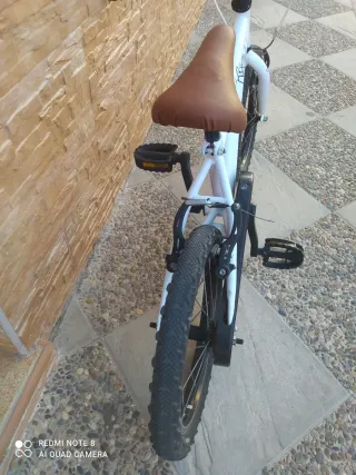 Bicicleta infantil blanca
