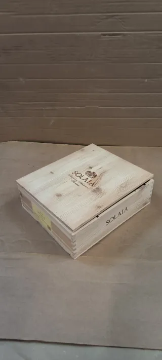 Caja de vino Solaia madera