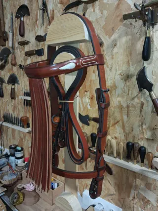 Cabezada vaquera premium de cuero