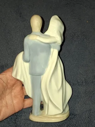 Figura cerámica novios bailando