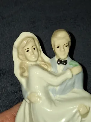 Figura cerámica novios bailando