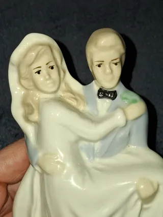 Figura cerámica novios bailando