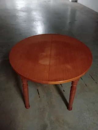 Mesa extensible redonda y 4 sillas