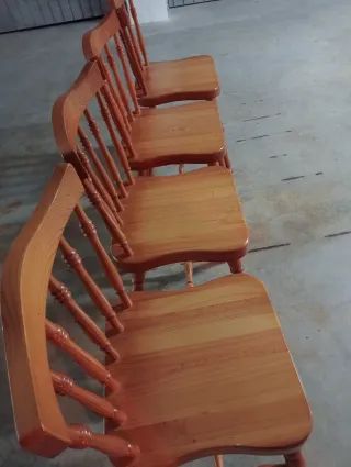 Mesa extensible redonda y 4 sillas