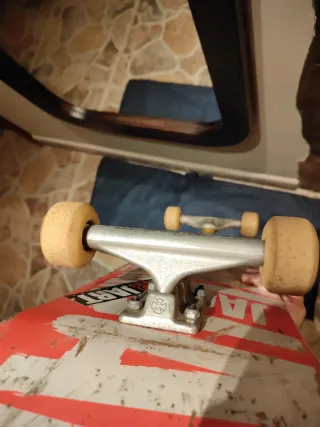 Skate Jart 8x32 monopatin