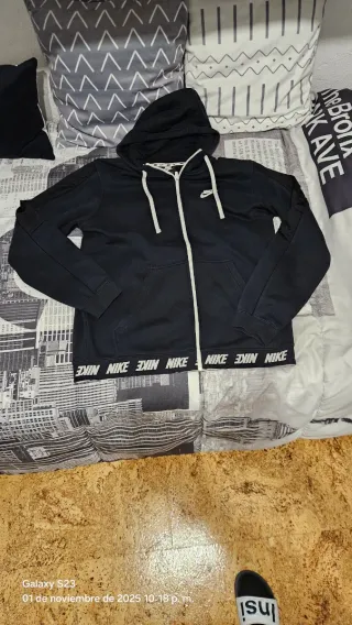 Sudadera Nike Negra con Cremallera