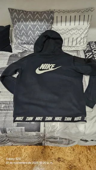 Sudadera Nike Negra con Cremallera