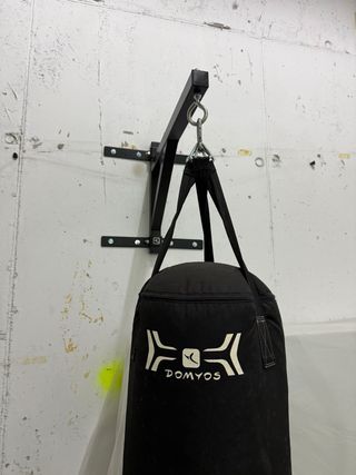 Saco de boxeo con anclaje negro