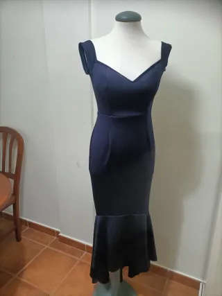 Vestido de fiesta azul con chal