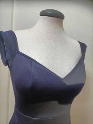 Vestido de fiesta azul con chal