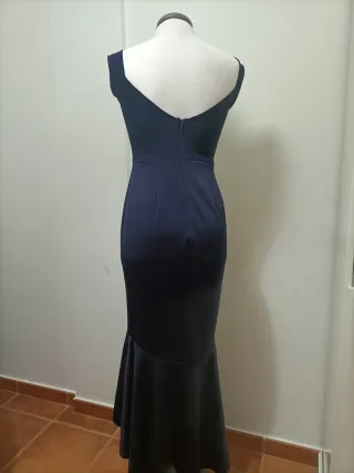 Vestido de fiesta azul con chal