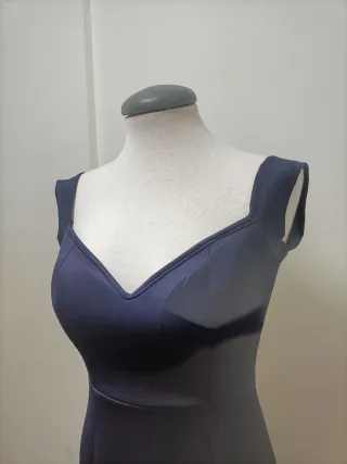 Vestido de fiesta azul con chal