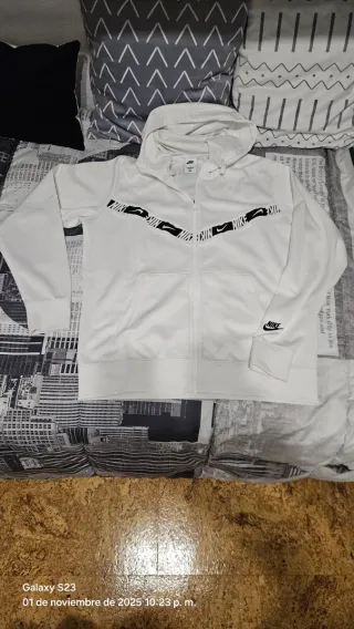 Sudadera Nike Blanca con Logo