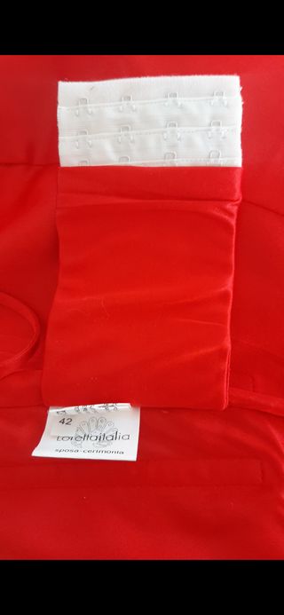 Abito da sposa rosso Valentino.  Nuovo