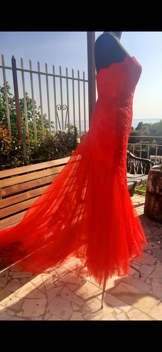 Abito da sposa rosso Valentino.  Nuovo