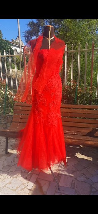 Abito da sposa rosso Valentino.  Nuovo