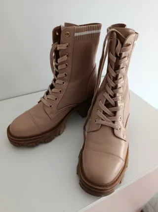 Botines Beige con Cordones