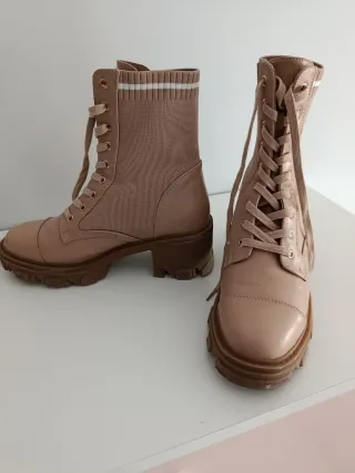 Botines Beige con Cordones