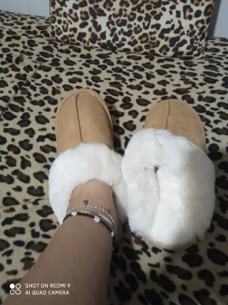 Pantofole scamosciate eleganti con pelliccia