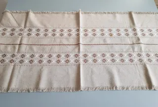 Conjunto mantel en Lino más 4 tapetes hechos a man