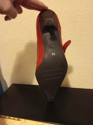 Zapatos de piel labrada marrón rojizo estilo retro