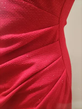 Vestido de fiesta rojo brillante