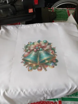 Federa cuscino decorata con campane natalizie