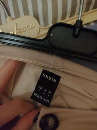 Pantalón corto beige mujer